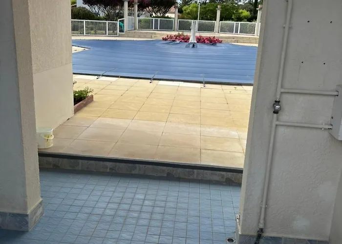 Maison Mitoyenne Dans Residence Avec Piscine